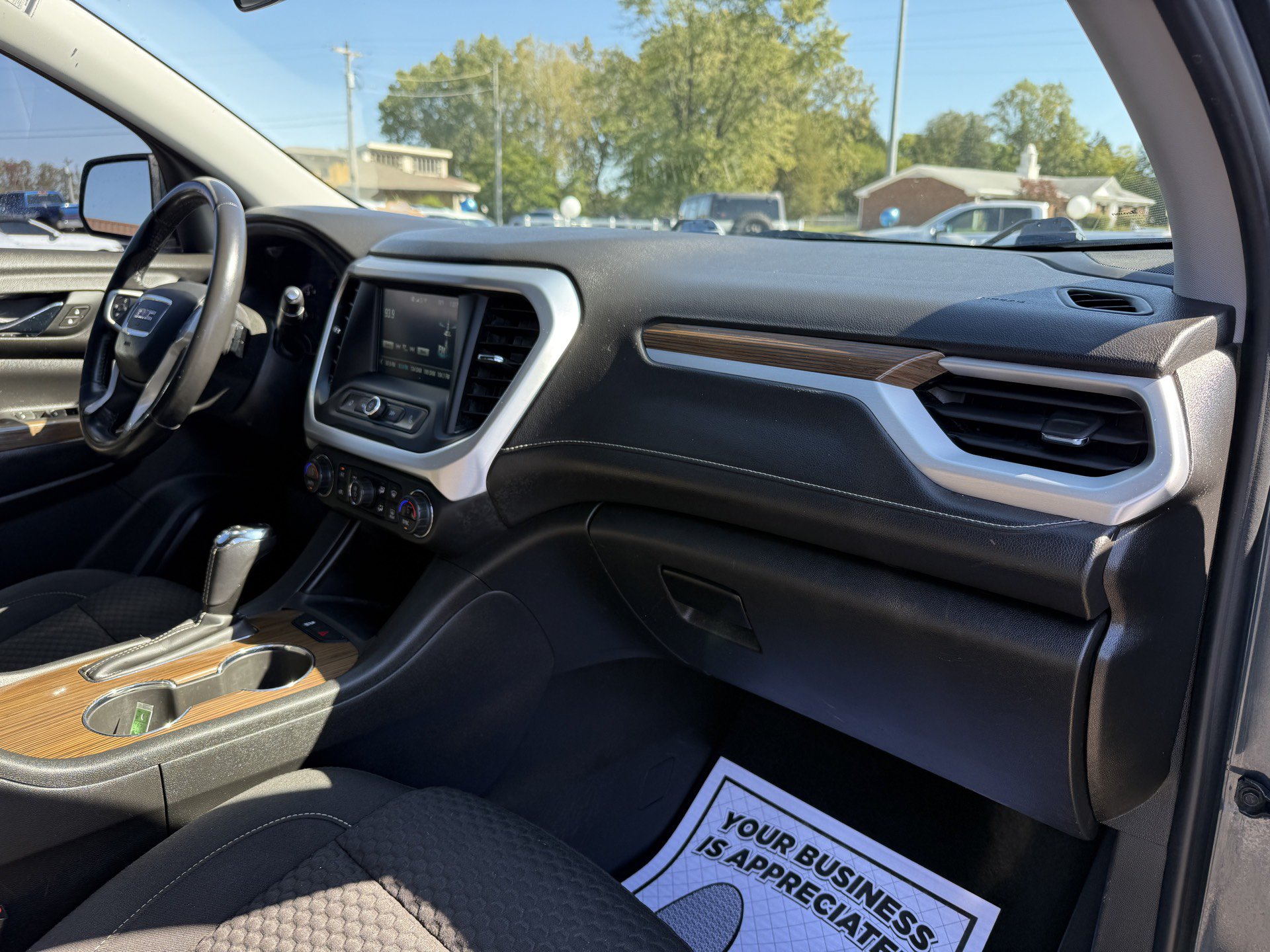 Used 2019 GMC Acadia SLE w/ LPO, Black Accent Package FWD image 23