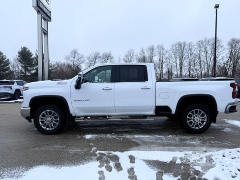Used 2025 Chevrolet Silverado 2500 LTZ w/ LTZ Premium Package image 2