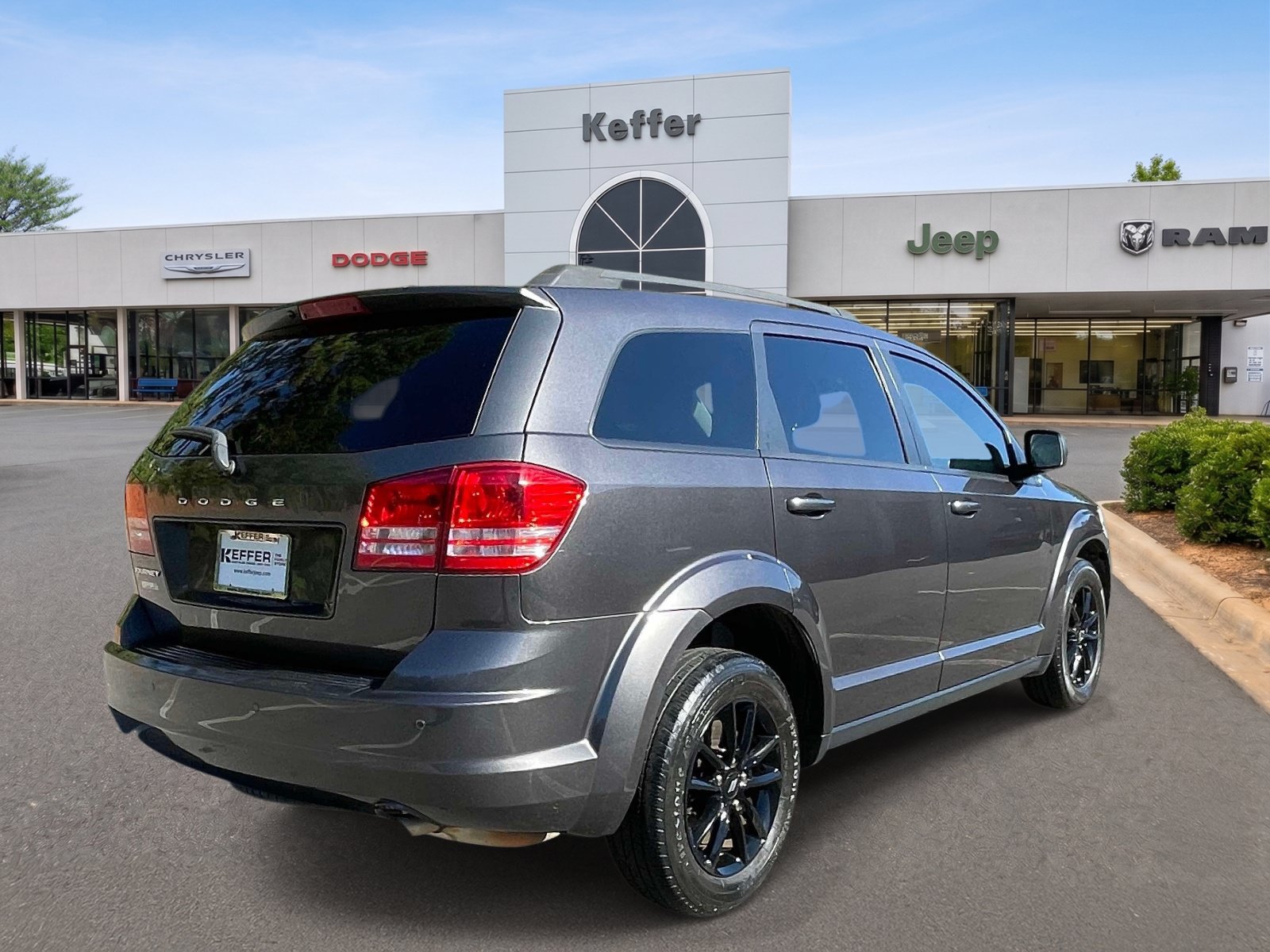 Used 2020 Dodge Journey SE w/ Blacktop Package FWD image 6