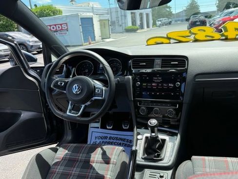 Used 2018 Volkswagen GTI SE FWD image 9