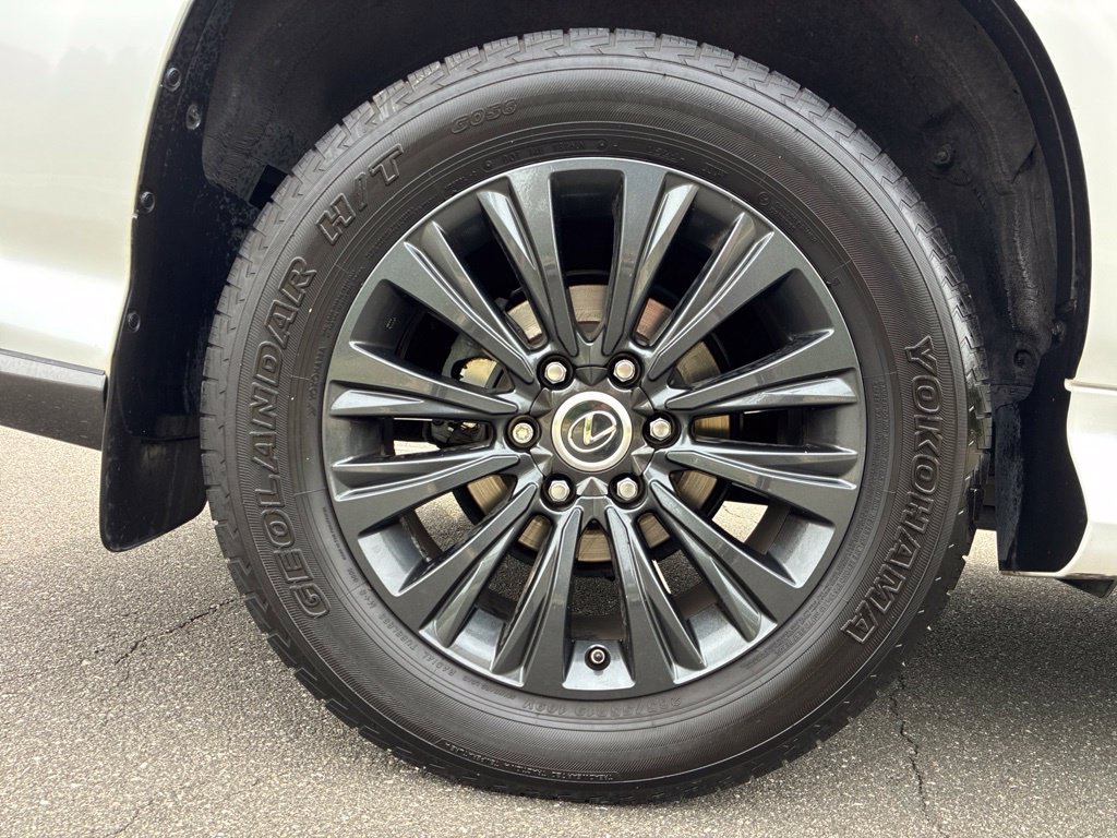 Certified 2022 Lexus GX 460 Luxury w/ Sport Design Package AWD/4WD image 4