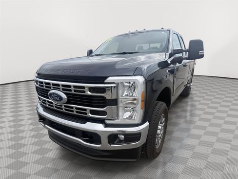Used 2025 Ford F350 XLT w/ 360-Degree Camera Package AWD/4WD image 2