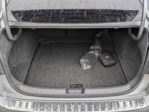 Used 2024 Volkswagen Jetta SE image 18