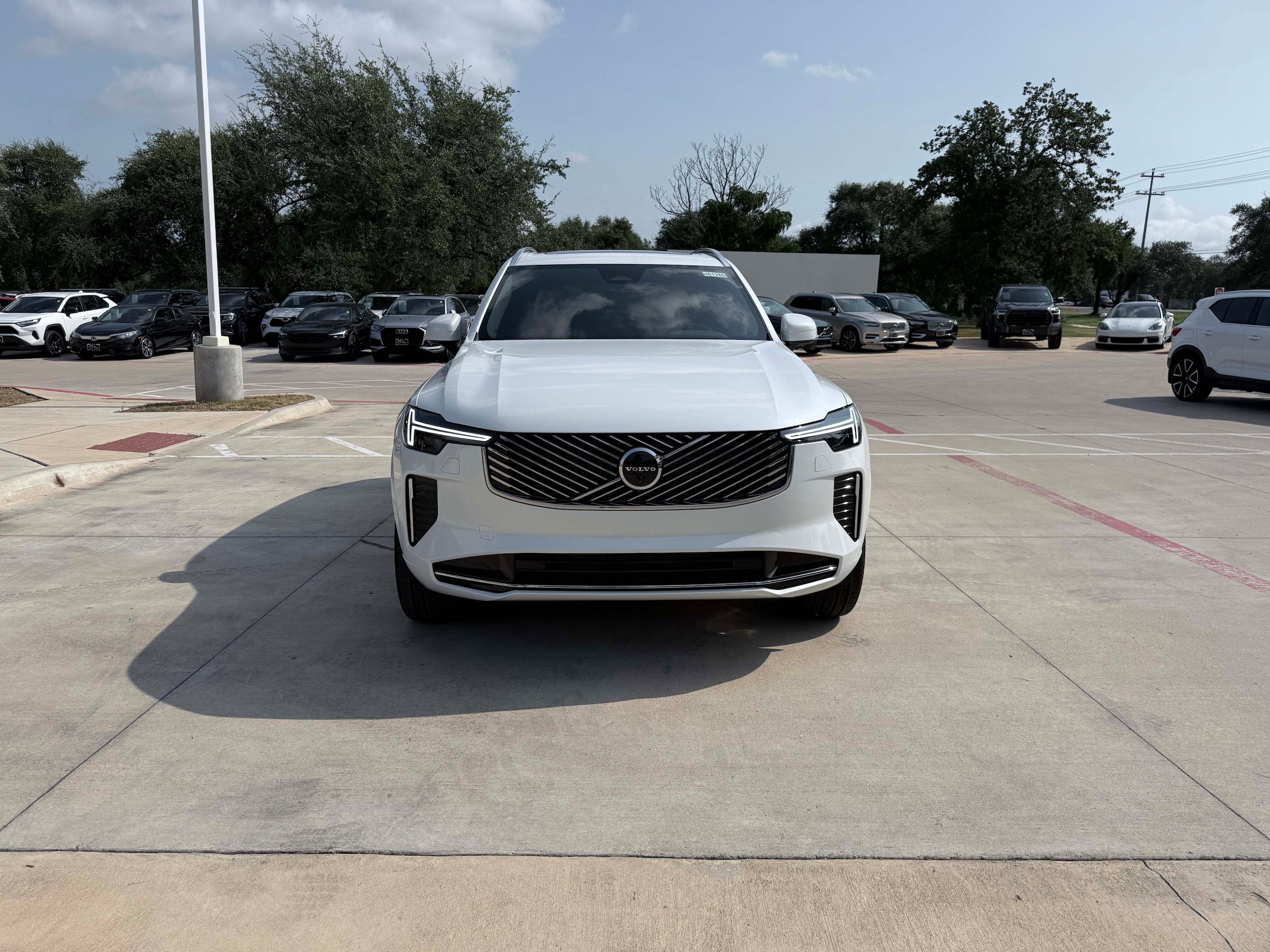 New 2026 Volvo XC90 B6 Plus w/ Protection Package Premier AWD/4WD image 9