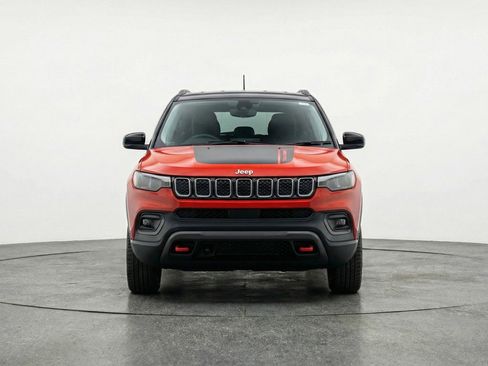 Used 2025 Jeep Compass Trailhawk image 2