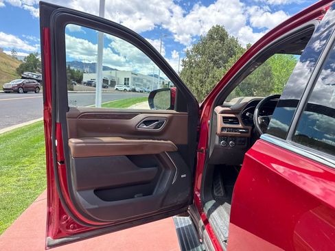 Used 2022 Chevrolet Tahoe High Country AWD/4WD image 10