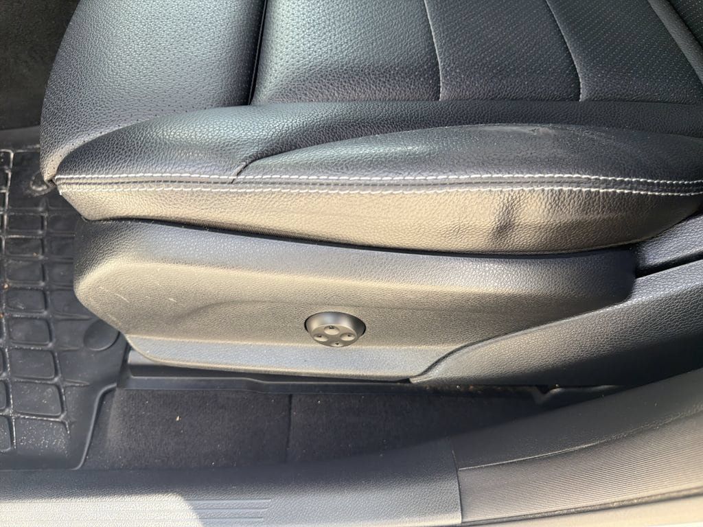 Used 2021 Mercedes-Benz GLC 300 4MATIC image 21