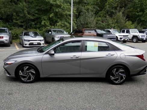 Used 2025 Hyundai Elantra SEL FWD image 5