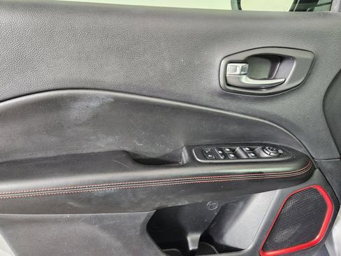 Used 2020 Jeep Compass Trailhawk AWD/4WD image 11