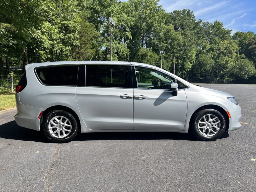 Used 2023 Chrysler Voyager LX FWD image 2