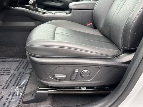 Certified 2025 Kia Sorento S w/ Panoramic Sunroof Package image 38