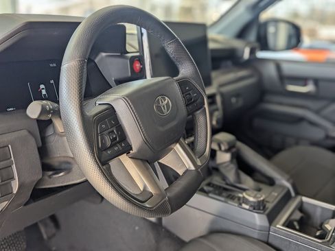 Used 2024 Toyota Tacoma TRD Off-Road image 15