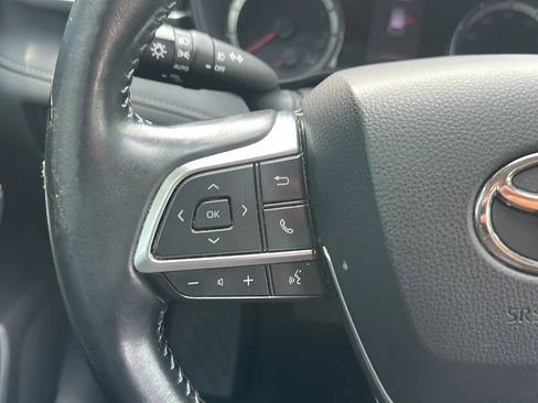 Used 2021 Toyota Highlander LE FWD image 35