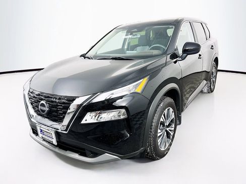 Used 2023 Nissan Rogue SV image 3