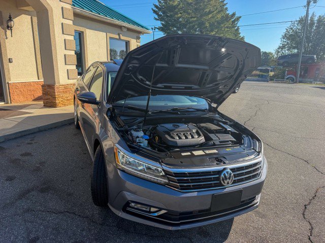 Used 2018 Volkswagen Passat 2.0T SEL Premium FWD image 23