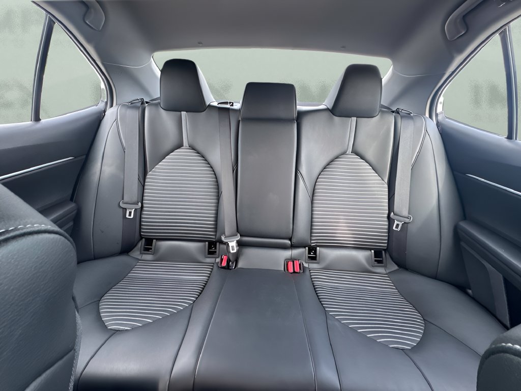 Used 2021 Toyota Camry SE FWD image 11