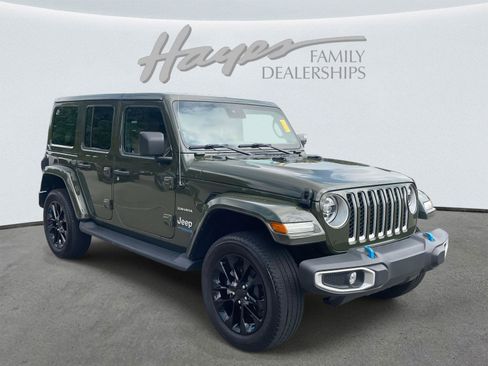 Used 2022 Jeep Wrangler Unlimited Sahara w/ Cold Weather Group image 31