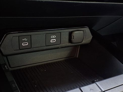 Certified 2024 Toyota Prius XLE image 11