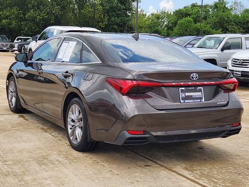 Used 2020 Toyota Avalon XLE w/ Moonroof Package FWD image 9
