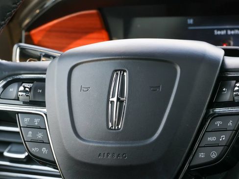 Used 2024 Lincoln Navigator Reserve AWD/4WD image 17