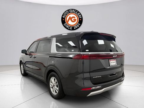 Used 2024 Kia Carnival LX FWD image 5