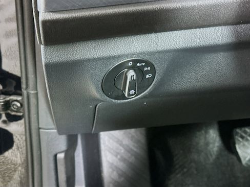 Used 2024 Volkswagen Jetta SE image 17