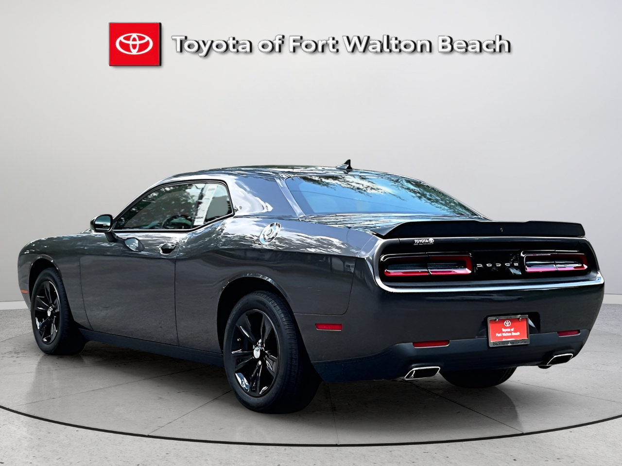 Used 2023 Dodge Challenger SXT RWD image 4
