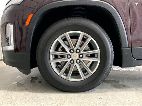 Used 2023 Chevrolet Traverse LT image 6