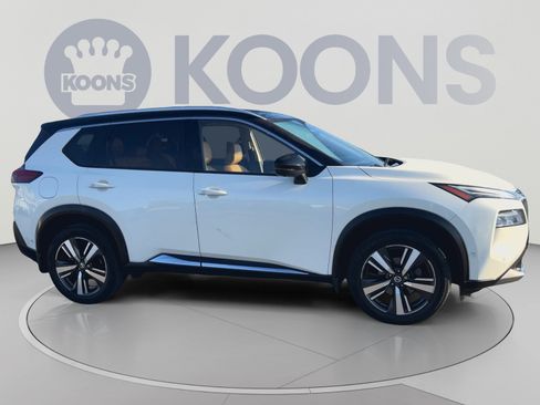 Used 2021 Nissan Rogue Platinum FWD image 2