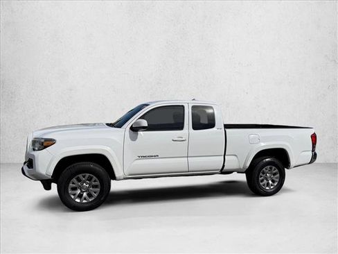 Used 2017 Toyota Tacoma SR5 w/ SR5 Appearance Package (SM) RWD image 4