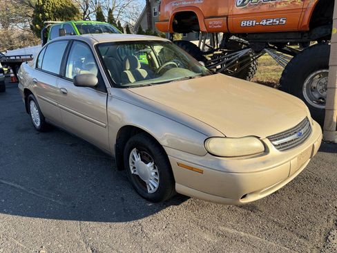 Used 2001 Chevrolet Malibu V6 w/ Preferred Equipment Group 1 image 2