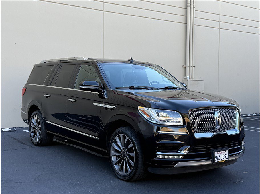 Used 2019 Lincoln Navigator L Select RWD image 2
