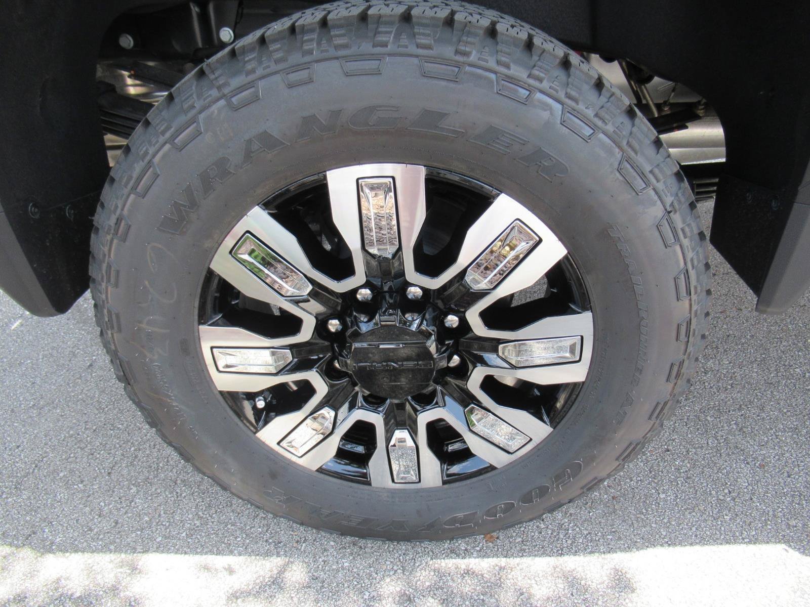 New 2026 GMC Sierra 2500 Denali w/ Denali Reserve Package AWD/4WD image 11