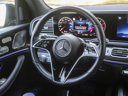 Used 2025 Mercedes-Benz GLS 450 4MATIC image 13