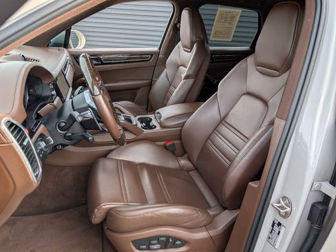 Used 2022 Porsche Cayenne E-Hybrid image 5