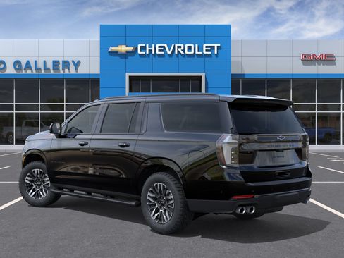 New 2026 Chevrolet Suburban Z71 w/ Comfort Package AWD/4WD image 3