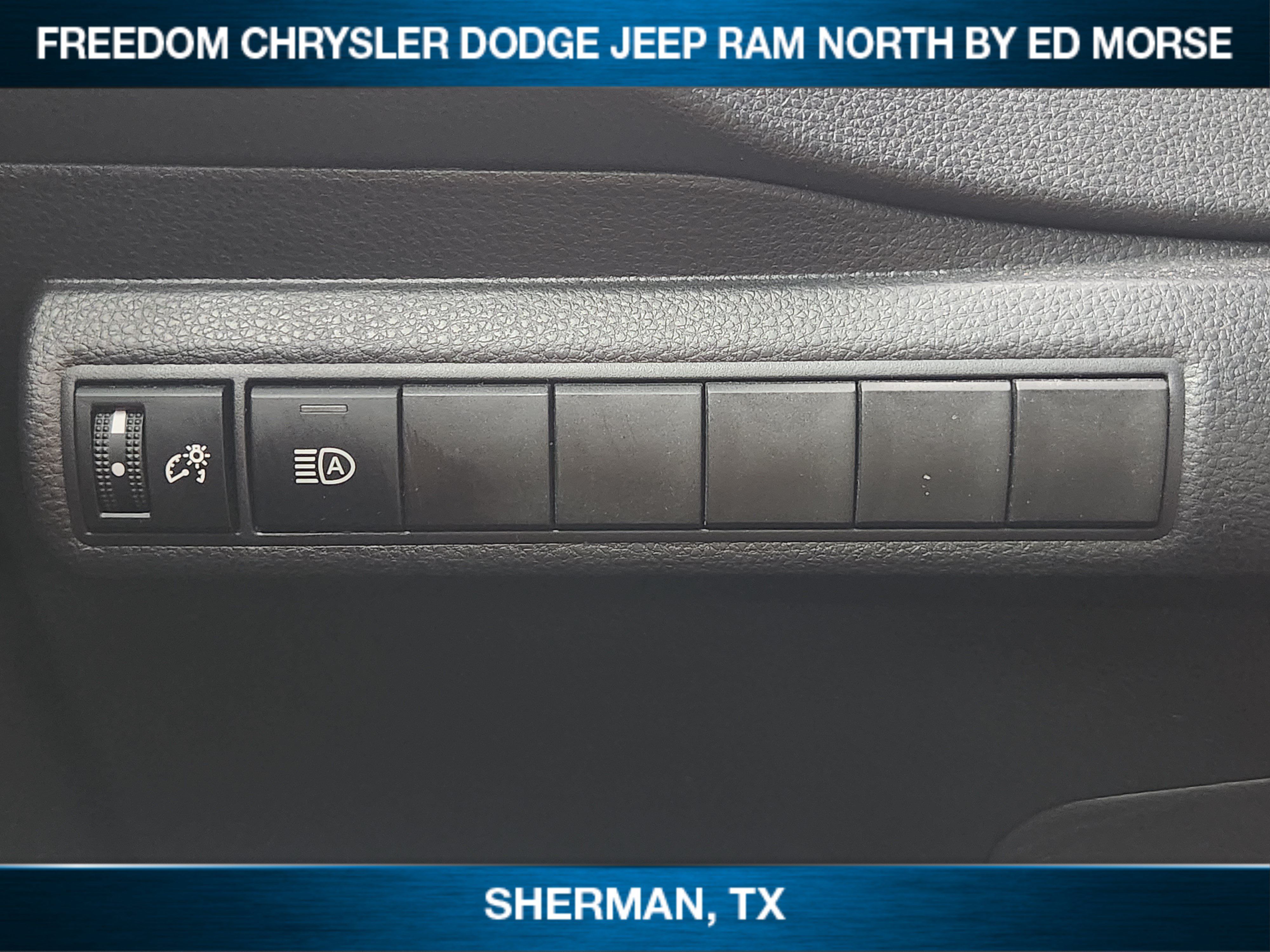 Used 2025 Toyota Corolla LE FWD image 15