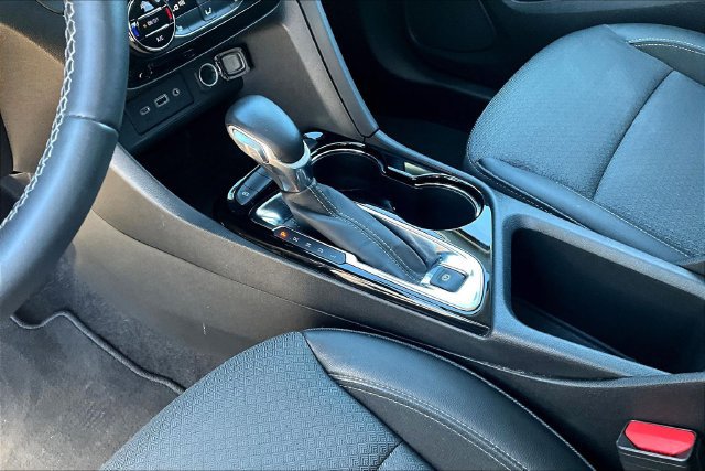 Used 2022 Buick Encore GX Select w/ Sport Touring Package FWD image 18