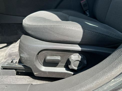 Used 2018 Ford Taurus SEL w/ Equipment Group 201A AWD/4WD image 9