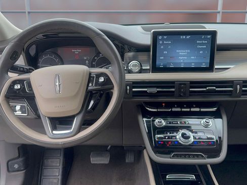 Used 2022 Lincoln Corsair AWD w/ Premium Package image 11