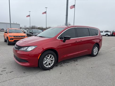 New 2026 Chrysler Voyager LX image 7