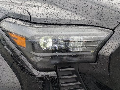 Used 2024 Toyota Tacoma TRD Sport image 9