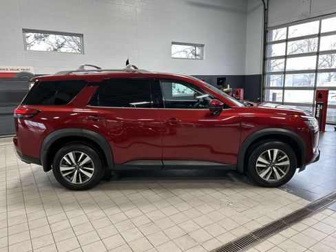 Certified 2024 Nissan Pathfinder SL image 44