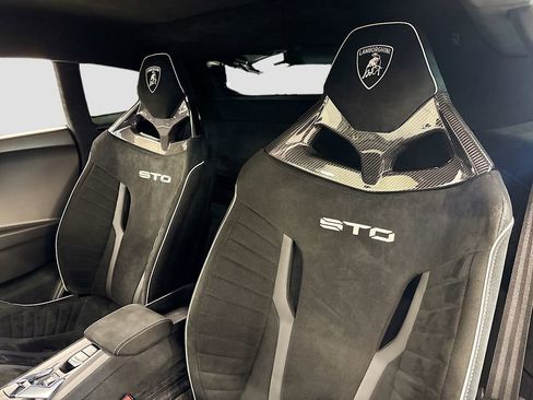 Used 2023 Lamborghini Huracan STO image 14