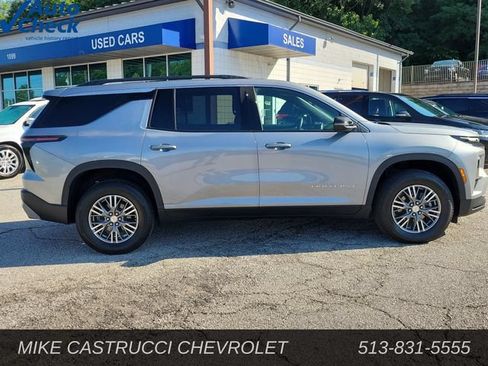 Used 2026 Chevrolet Traverse LT AWD/4WD image 6
