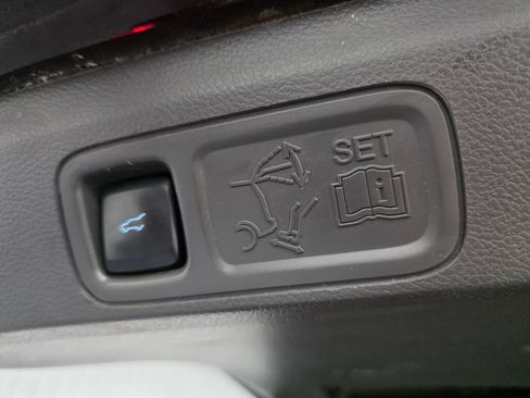 Used 2020 Ford Expedition XLT w/ Equipment Group 202A AWD/4WD image 22