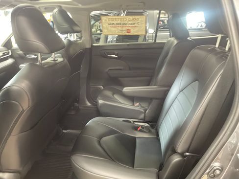 Certified 2024 Toyota Highlander XLE AWD/4WD image 26