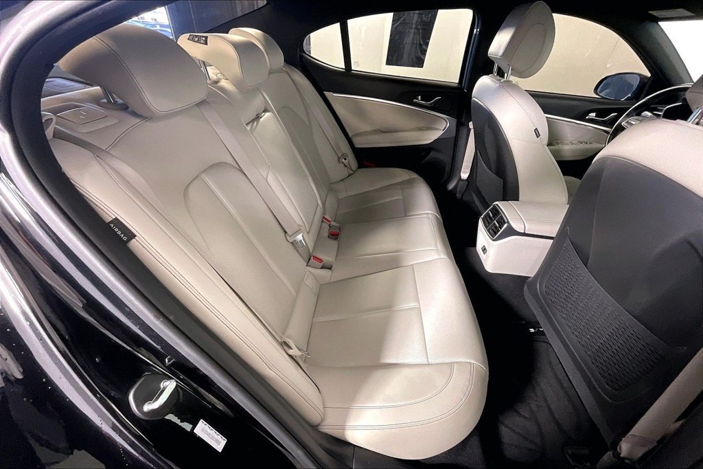 Used 2025 Genesis G70 2.5T RWD image 34