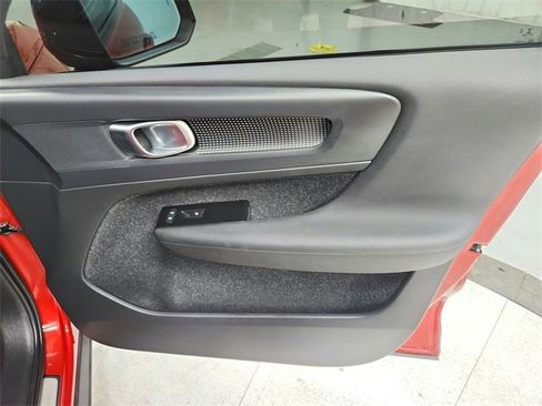 Used 2021 Volvo XC40 T5 R-Design w/ Protection Package image 37