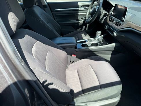 Used 2023 Nissan Altima 2.5 SV image 2